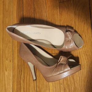 Franco Sarto Tan Bow Peep Toe heels